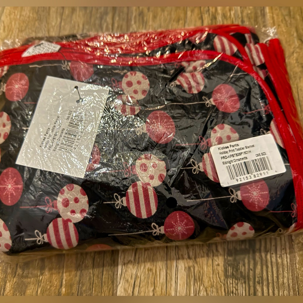 KicKee NWT/NIB Holiday Print Toddler Blanket Midnight Ornaments
